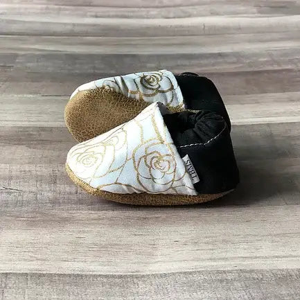 White And Gold Rose Moccasins: 6-9 Months