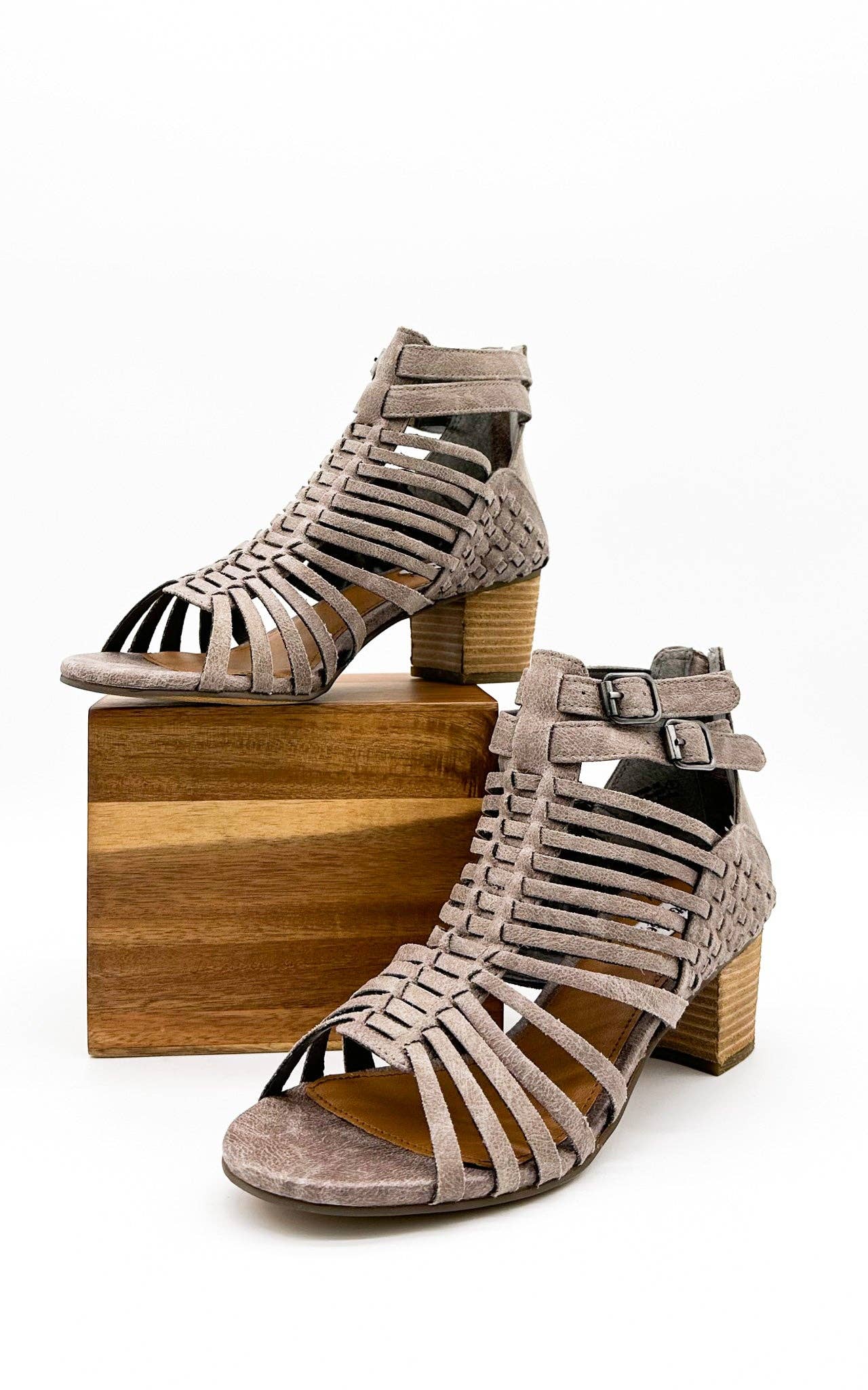 Ofanto - Caged Pump in Grey